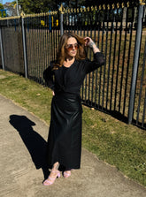 Saia Couro e Camisa Chiffon